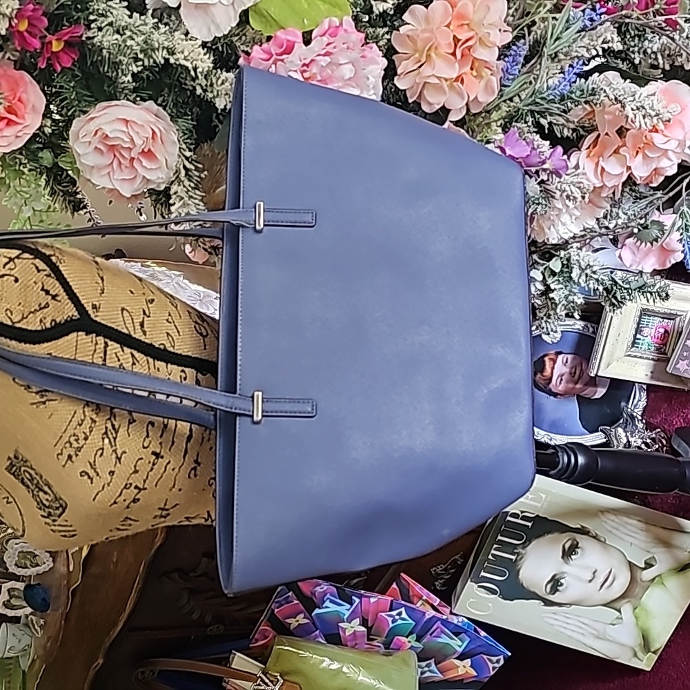 Kate Spade Tote - Picture 3 of 12